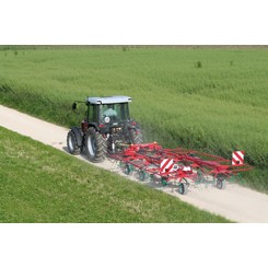 Продажа прицепных сеноворошилок Kverneland 8583 T - 85111 T и другой сельскохозяйственной техники в Московской области, Рязани, Калуге, Туле с доставкой в регионы РФ. Выгодные условия для фермеров. Сервисное обслуживание. Звоните!  ГК АгроТехноПарк