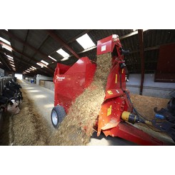 Продажа машин для раздачи кормов и расбрасывания подстилки Kverneland 853 и другой сельскохозяйственной техники в Московской области, Рязани, Калуге, Туле с доставкой в регионы РФ. Выгодные условия для фермеров. Сервисное обслуживание. Запчасти. АгроТехноПарк